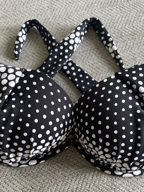 VENUS Black and White Polka Dot Bikini Top